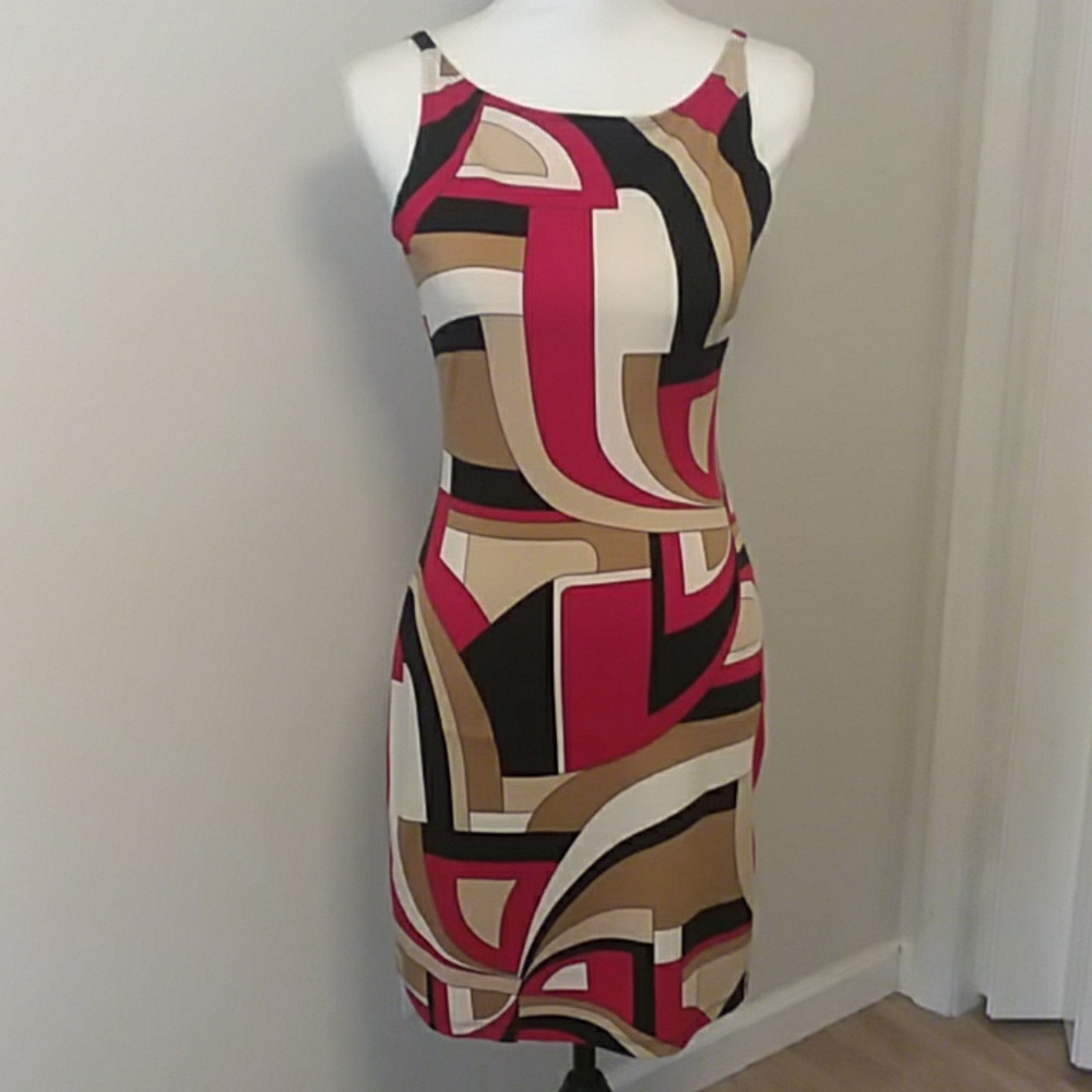 STRETCHY GRAPHIC DESIGN DRESS